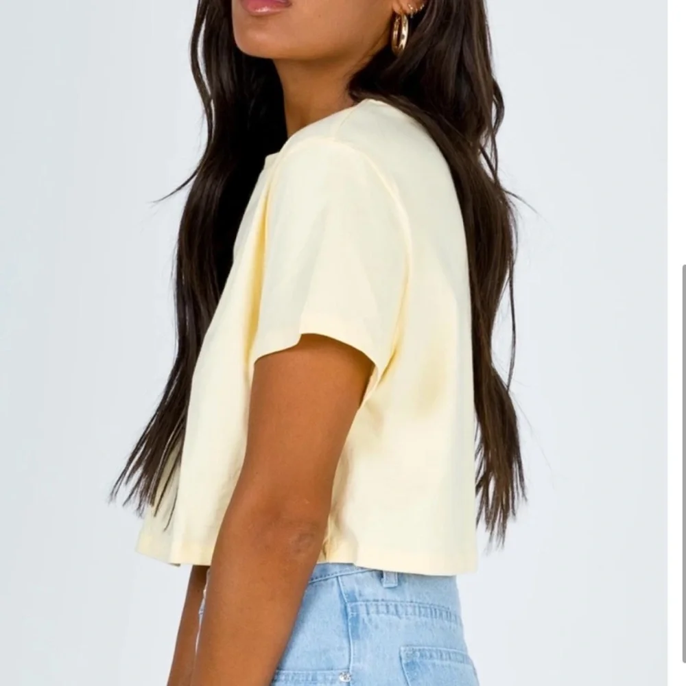 princess polly butter yellow cropped tee - Picture 4 of 6